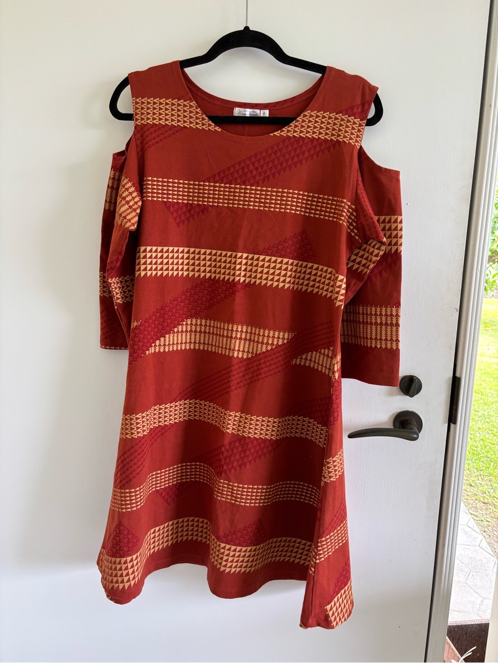Kamohoalii dress designed in Hawaii